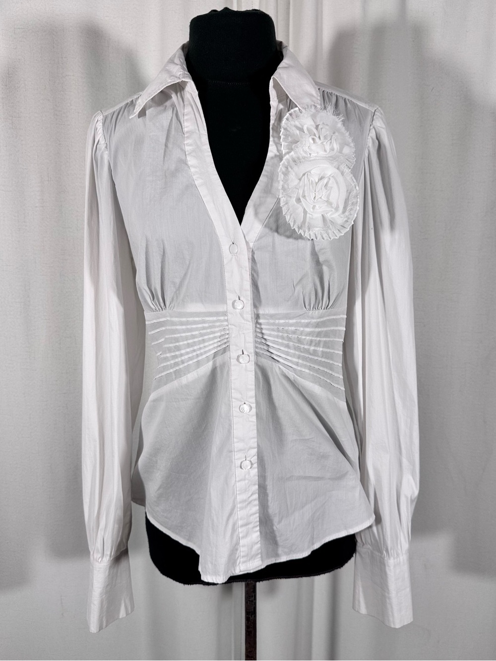 Lin White Tailored Rosette Button-Up Blouse